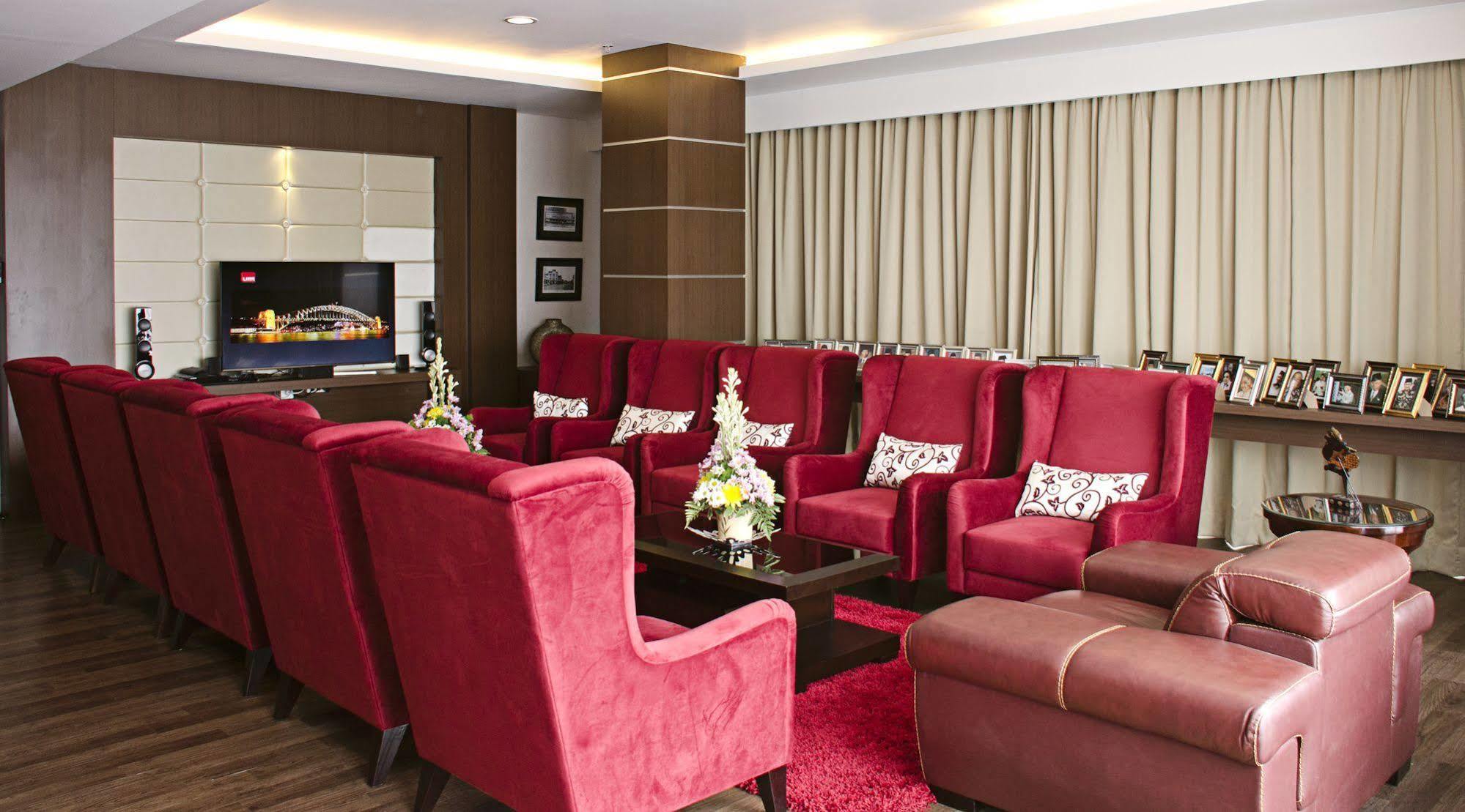 Ijen Suites Resort & Convention Malang Exterior photo
