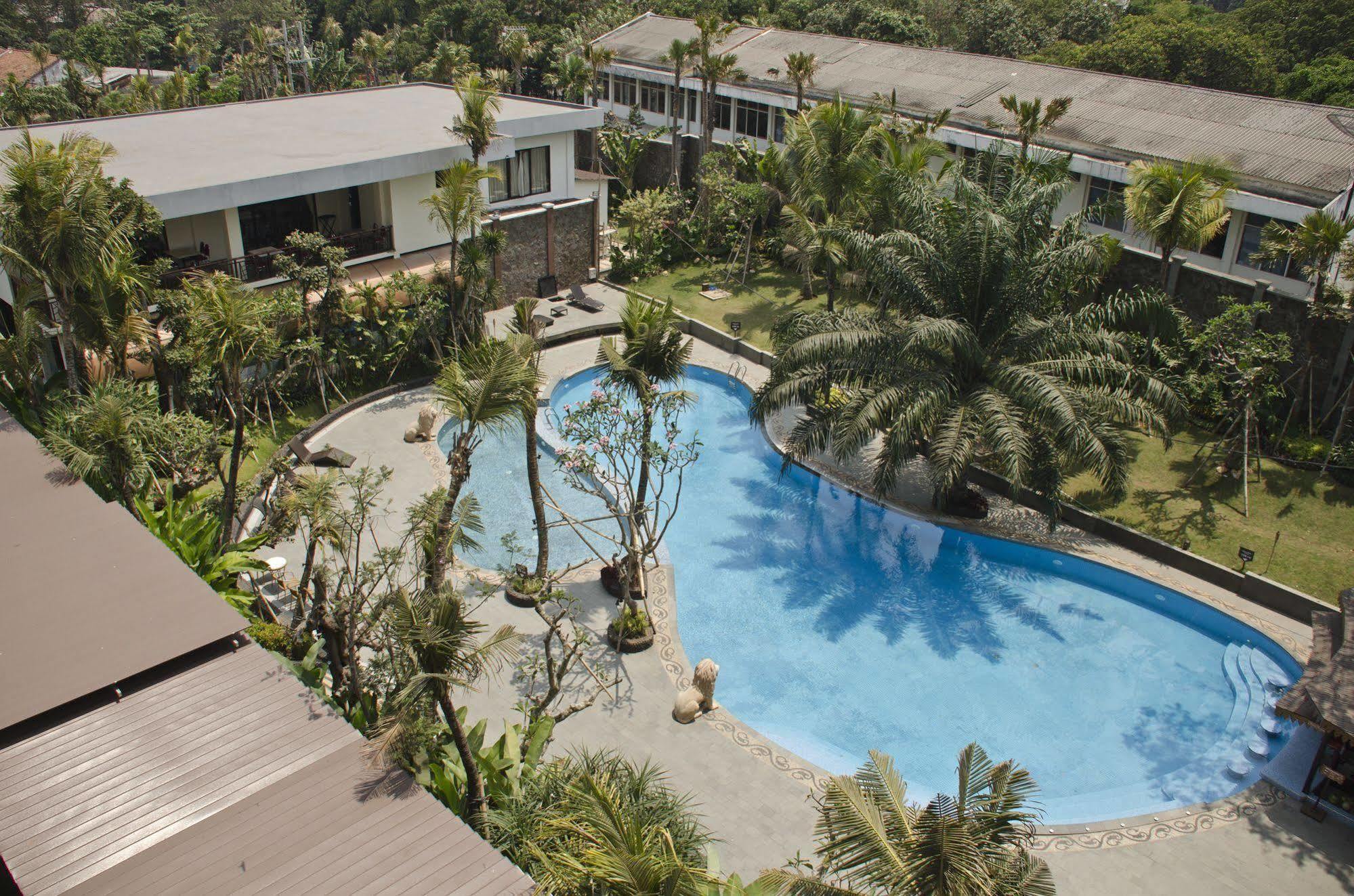 Ijen Suites Resort & Convention Malang Exterior photo