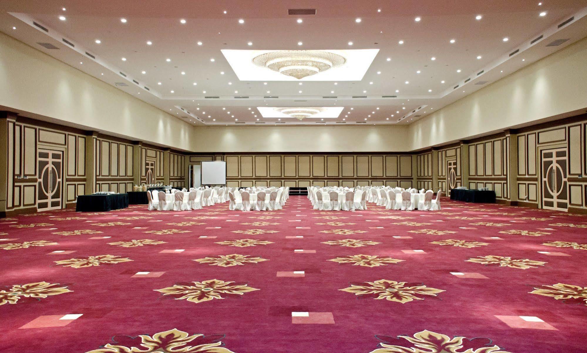 Ijen Suites Resort & Convention Malang Exterior photo